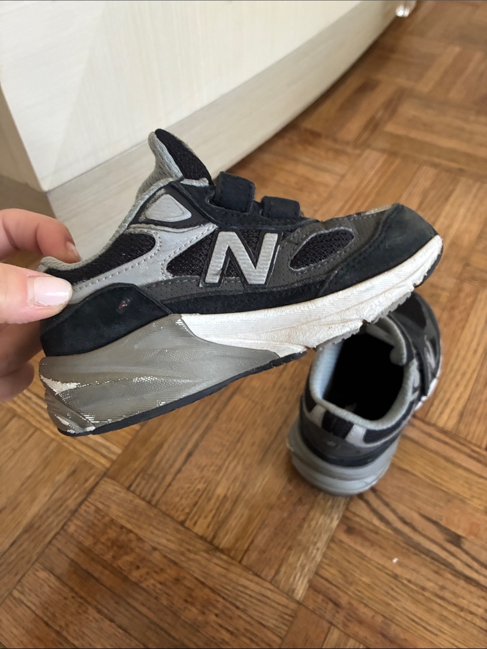 New Balance Black Kids' 990 V6 Hook & Loop Sneaker Size 7.5